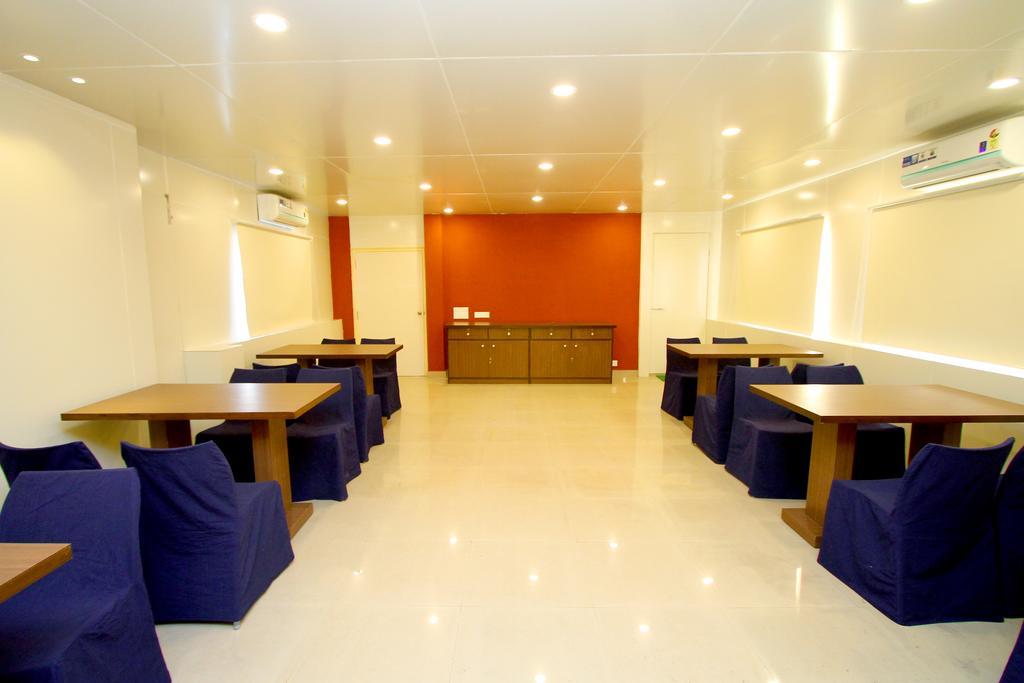 Crest Inn Kalküta Dış mekan fotoğraf
