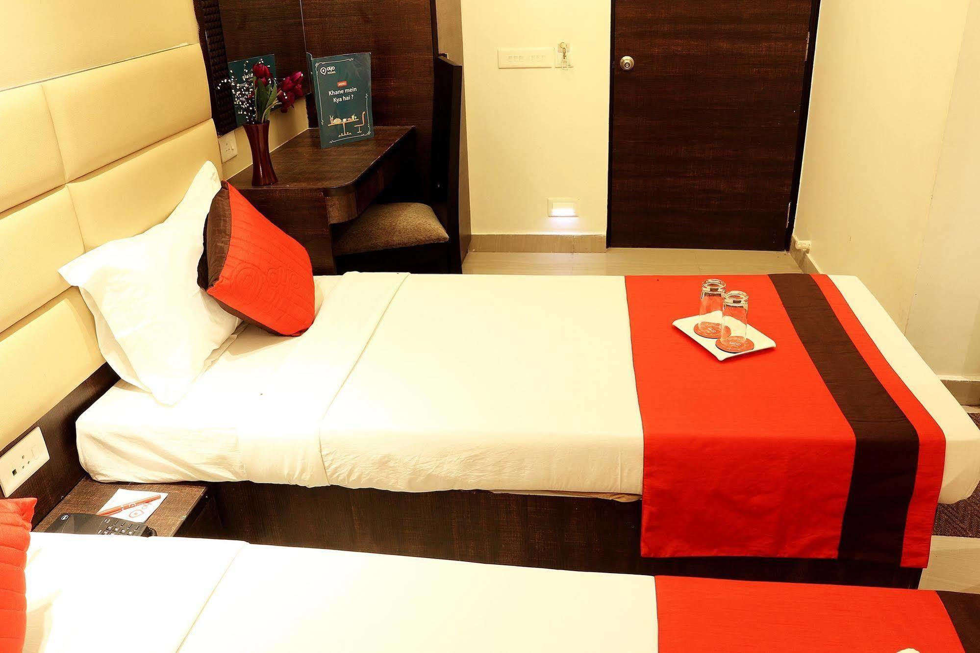 Crest Inn Kalküta Dış mekan fotoğraf