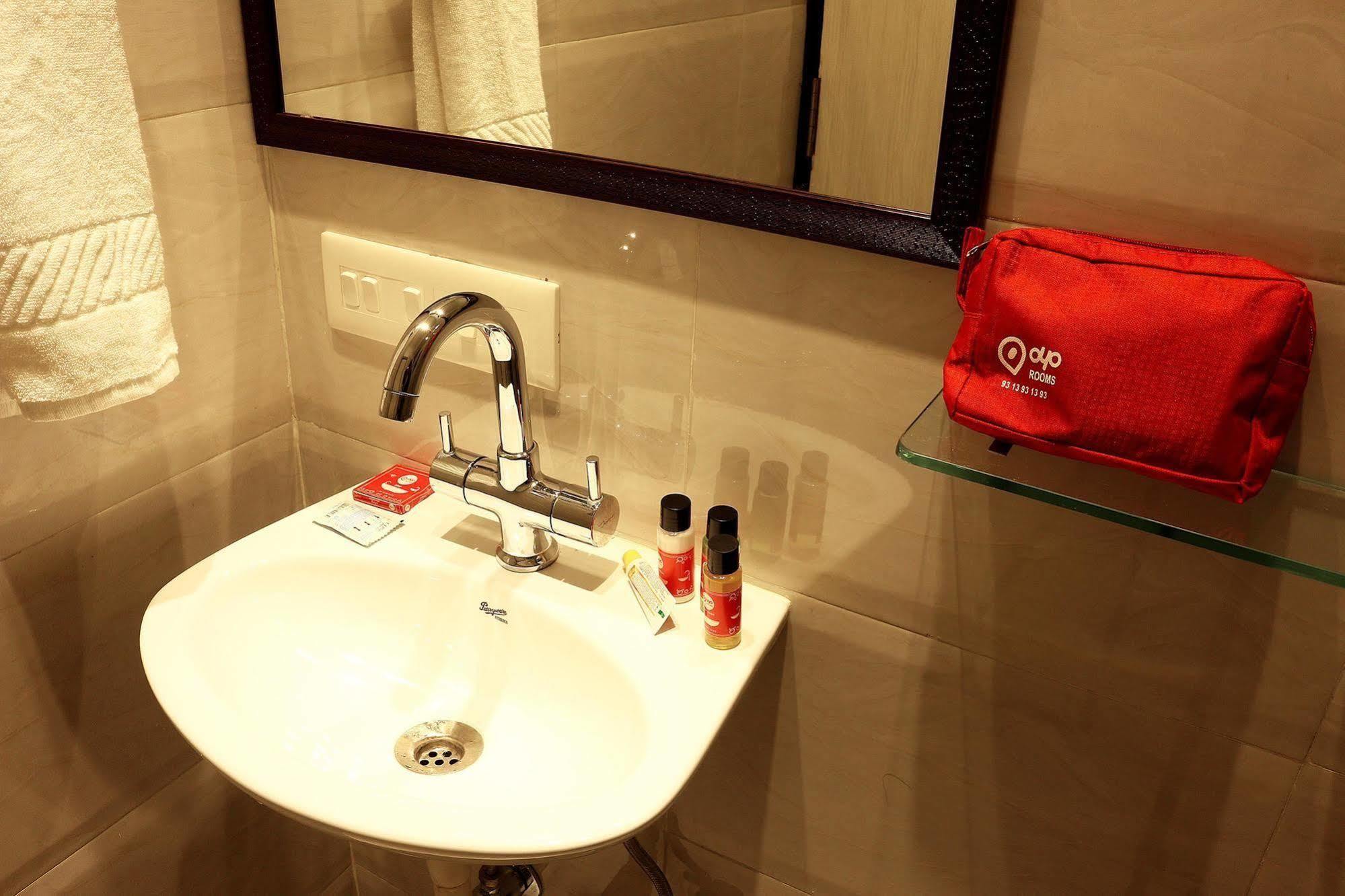 Crest Inn Kalküta Dış mekan fotoğraf