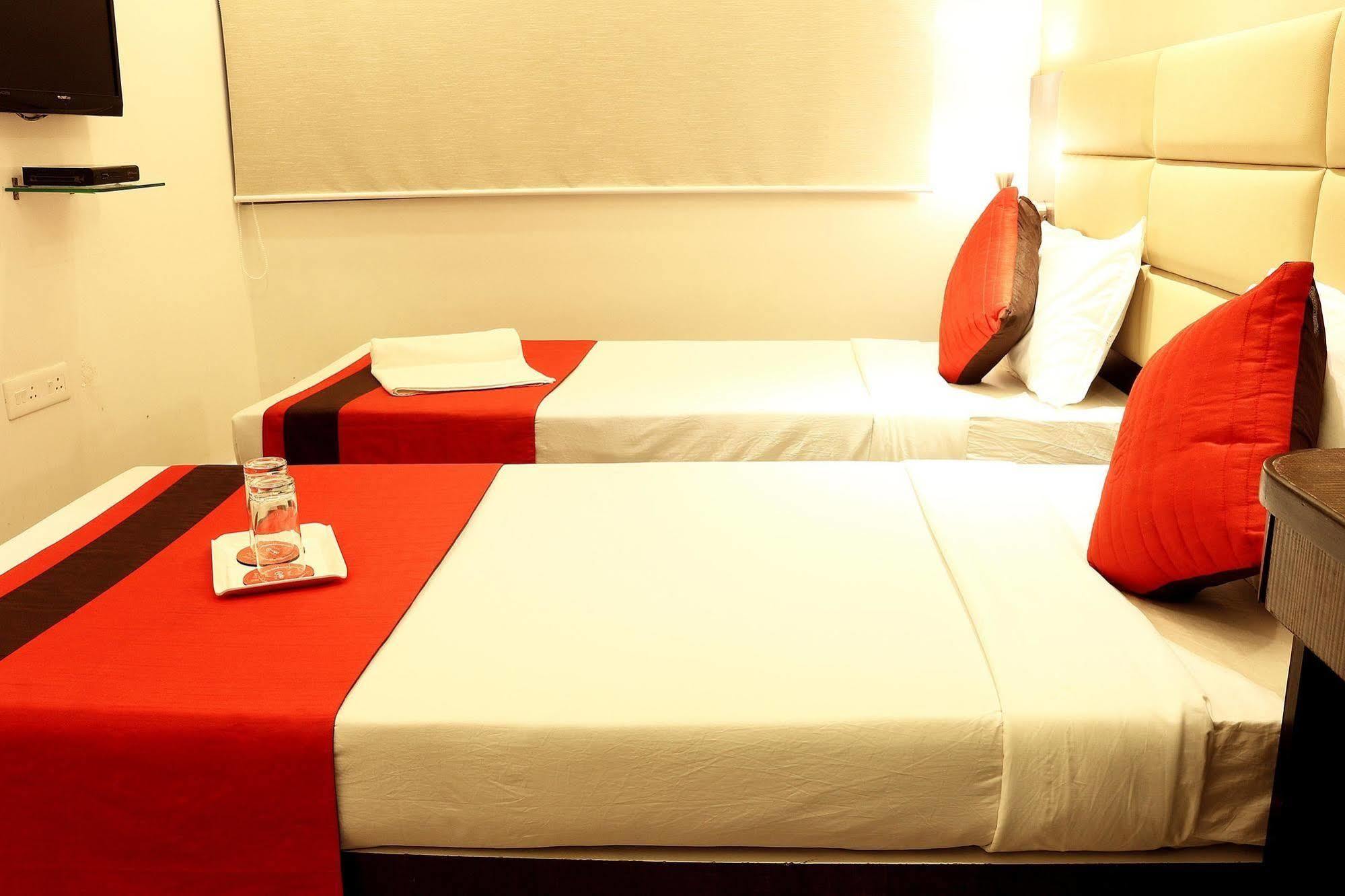Crest Inn Kalküta Dış mekan fotoğraf
