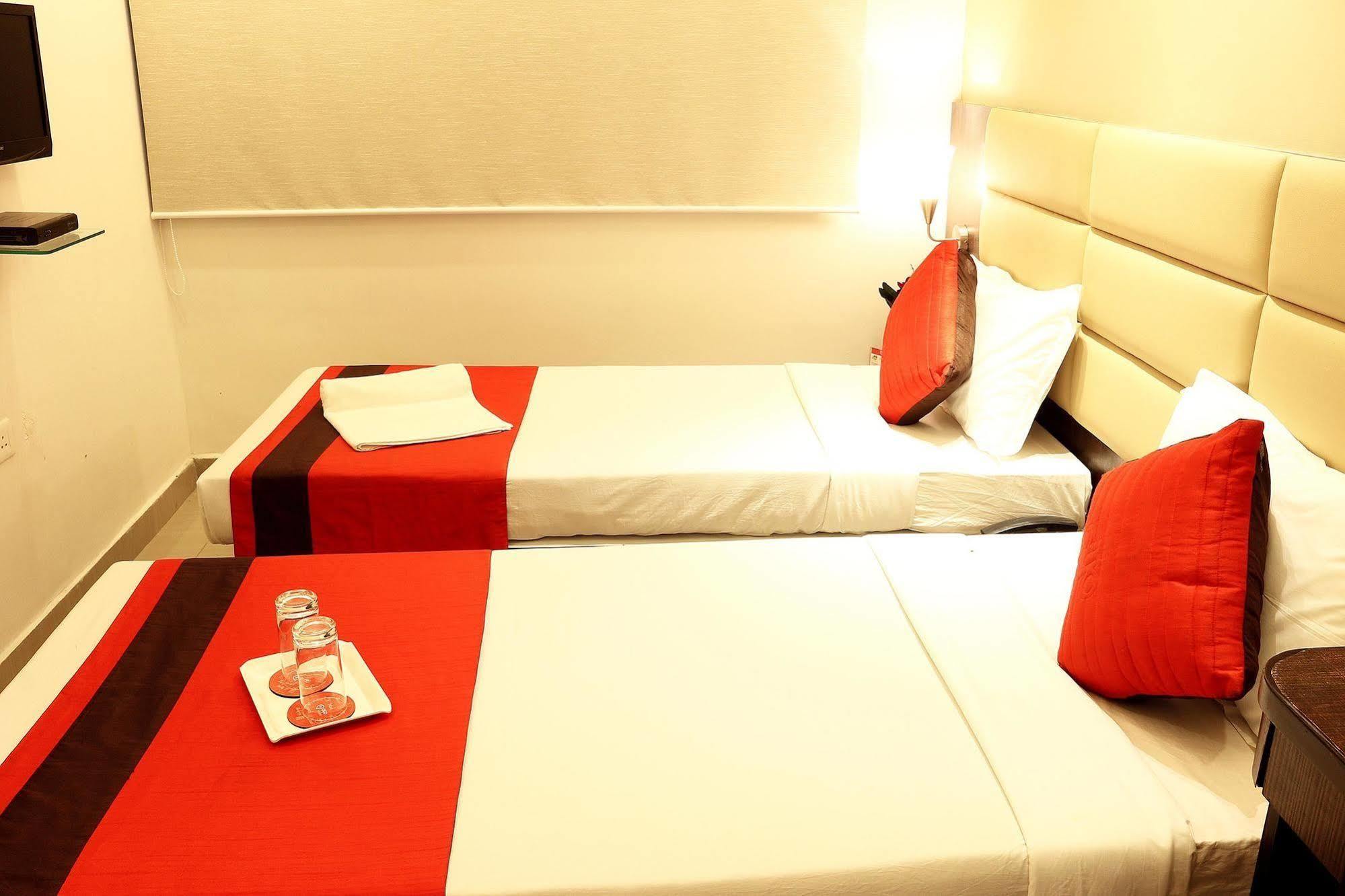 Crest Inn Kalküta Dış mekan fotoğraf