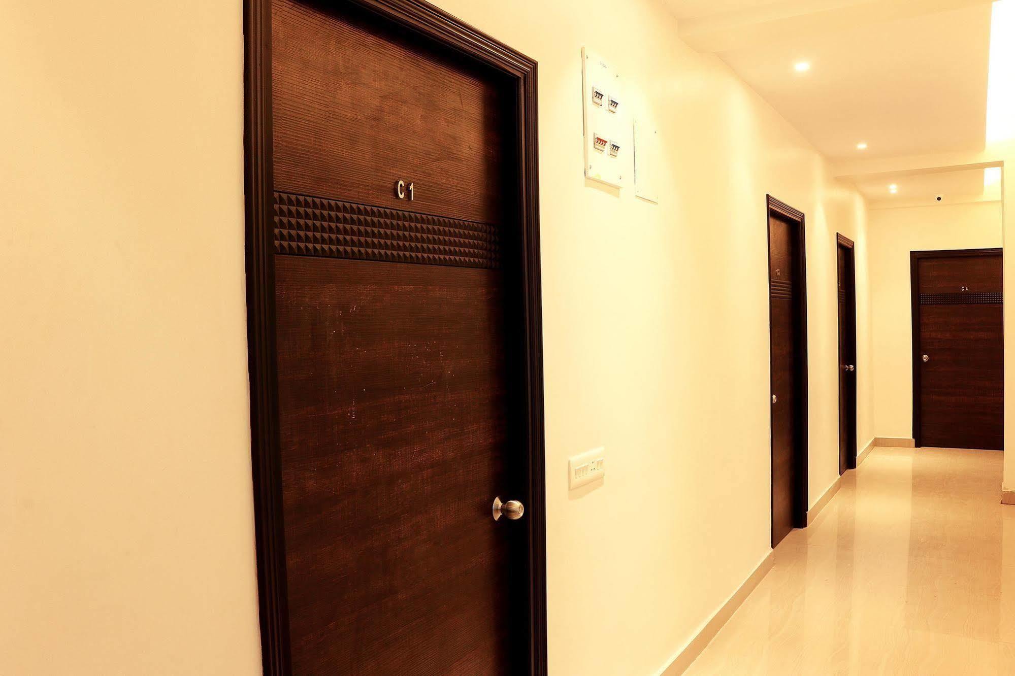 Crest Inn Kalküta Dış mekan fotoğraf