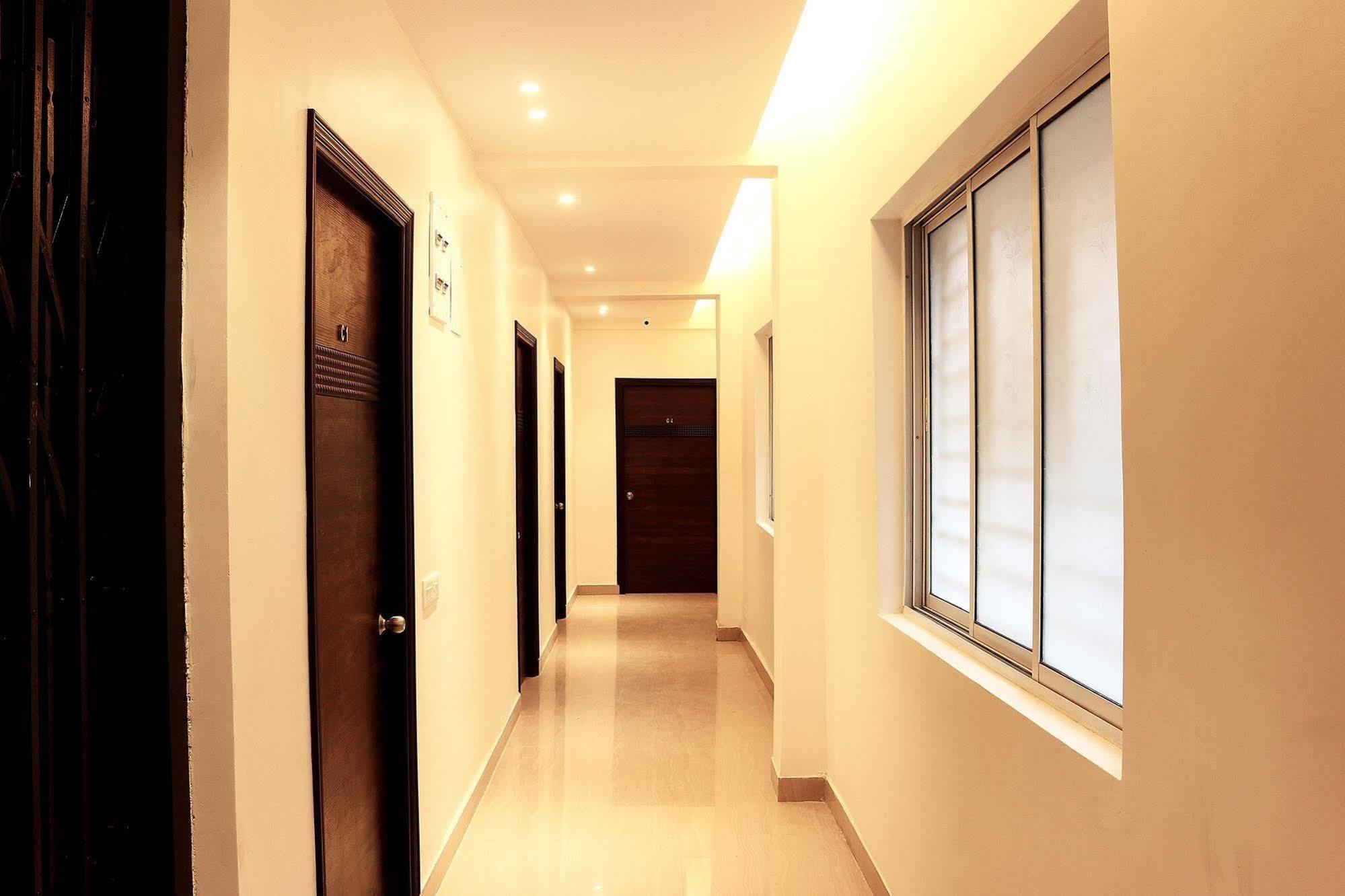 Crest Inn Kalküta Dış mekan fotoğraf